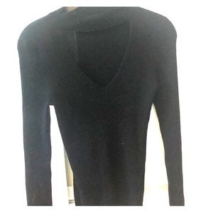 Cut out front long sleeve.